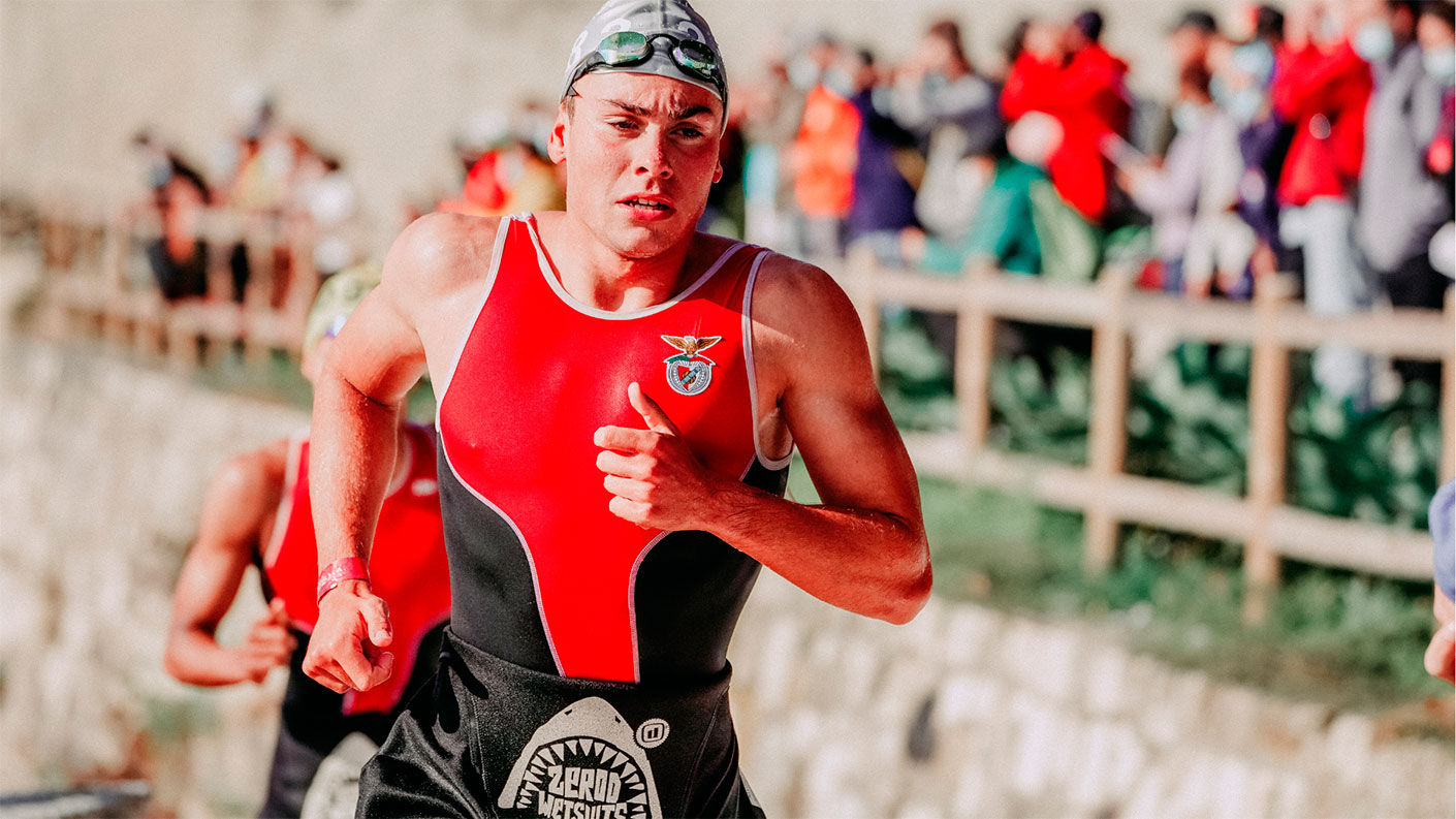 alimentazione del triatleta pasti e integratori per fornire i macronutrienti seguendo il piano alimentare del nutrizionista esperto dello sport del triathlon
