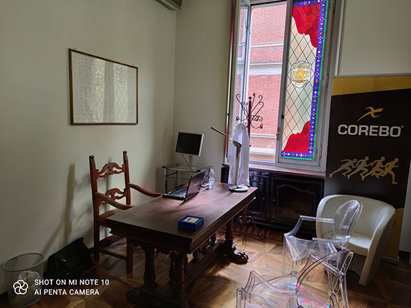 studio del nutrizionista sportivo nel centro di torino foto scrivania per colloquio