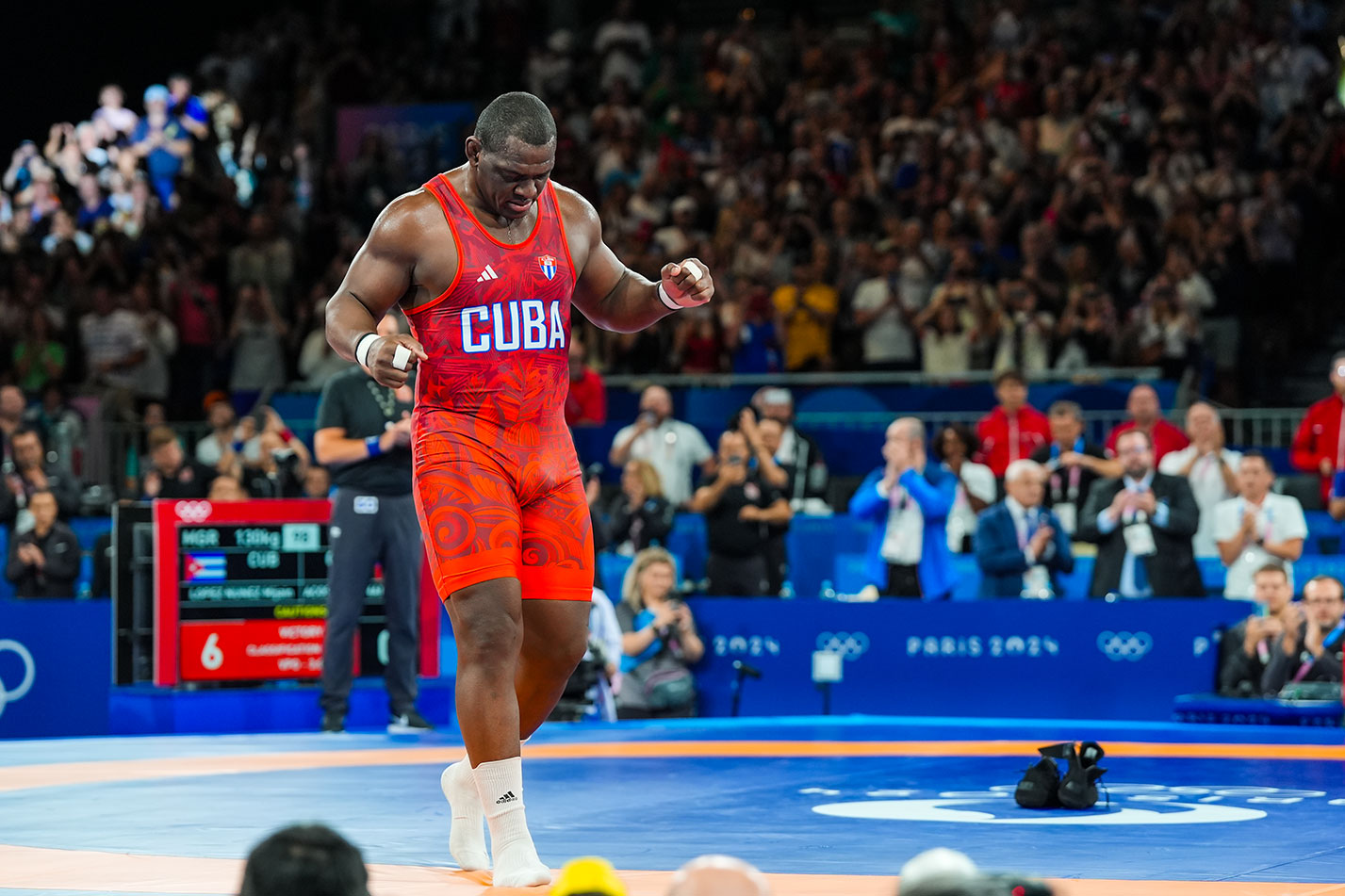 l'atleta cubano Mijain Lopez Nunez vince 5 ori olimpici in 5 olimpiadi consecutive entra nella leggenda