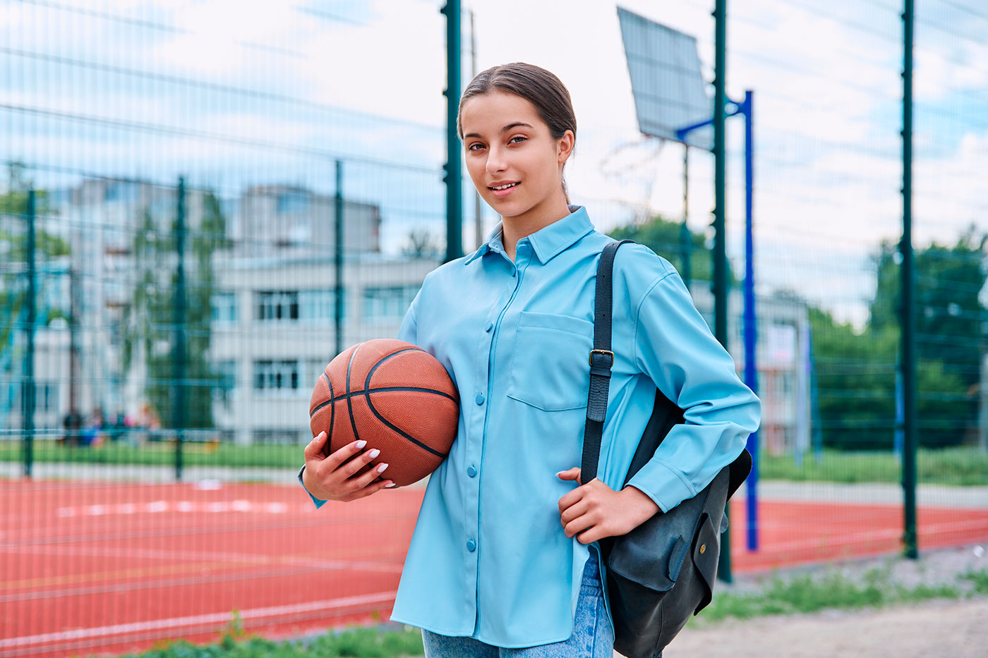 nutrizionista bambini sportivi, giovane giocatrice di basket