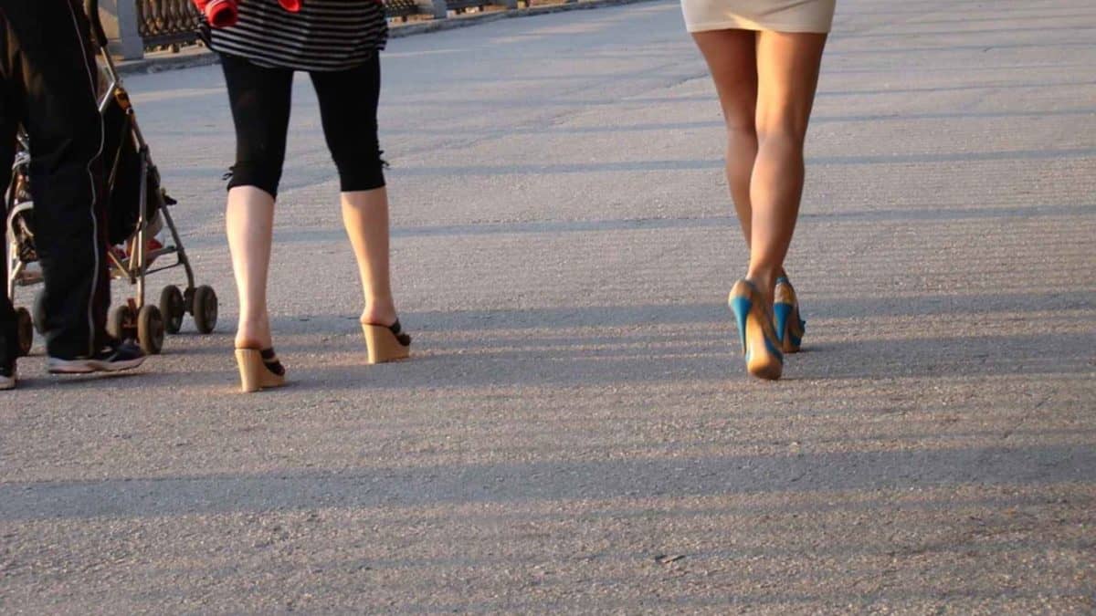 gambe doloranti con il caldo