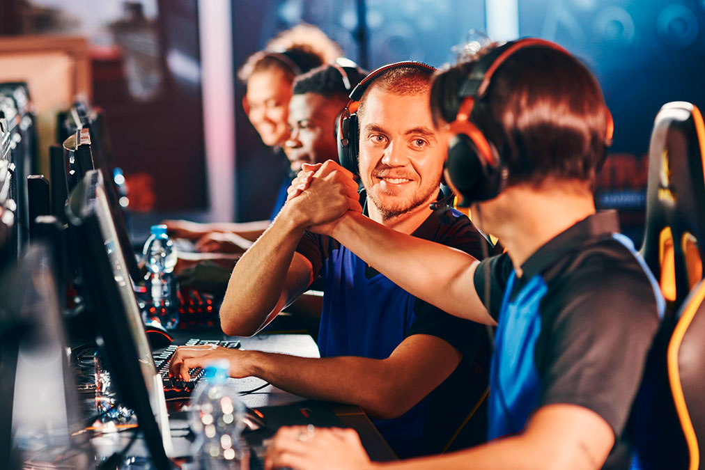 nutrizionista e-sport si occupa di fare in modo che la dieta del gamer pro lo aiuti a vincere nelle competizioni singole e di squadra