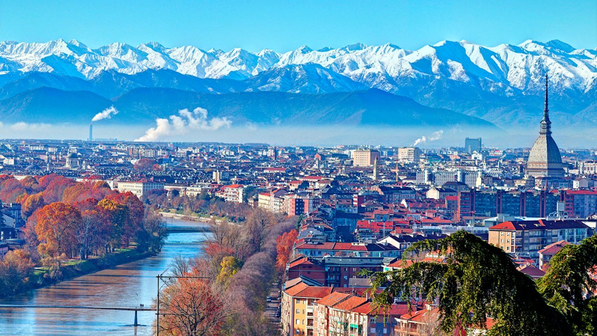 alpi cozie foto arco alpino di torino città in cui sono nati molti sport invernali in Italia