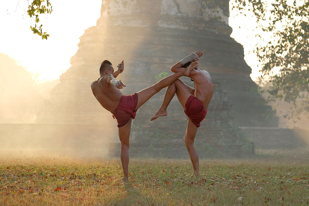 nutrizionista muay thai dieta, fighter combattendo all'aperto