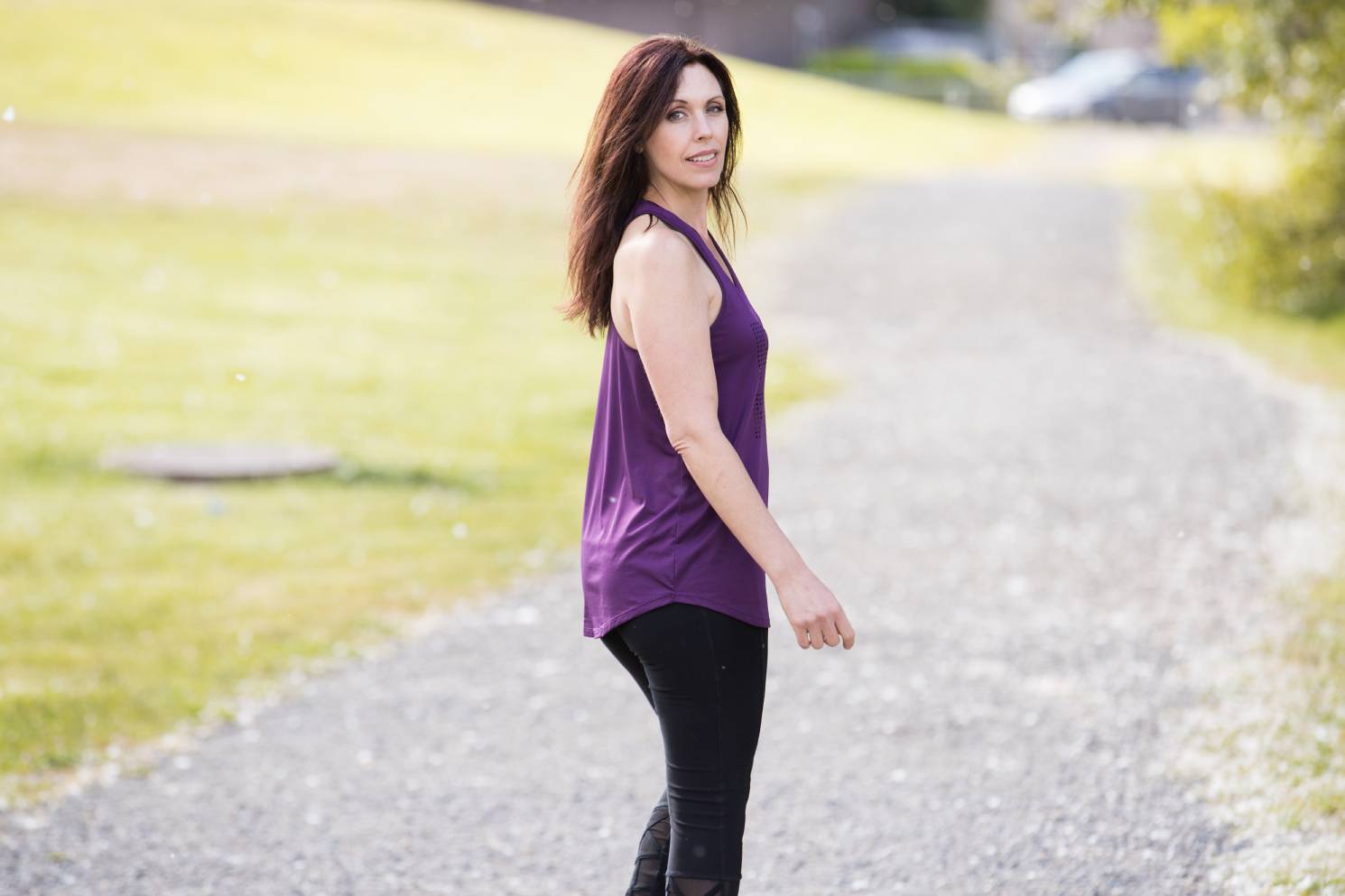 donna over 40 fa sport all'aperto, foto prima della corsa