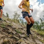 trail running a torino atleti scendono su terreno sconnesso